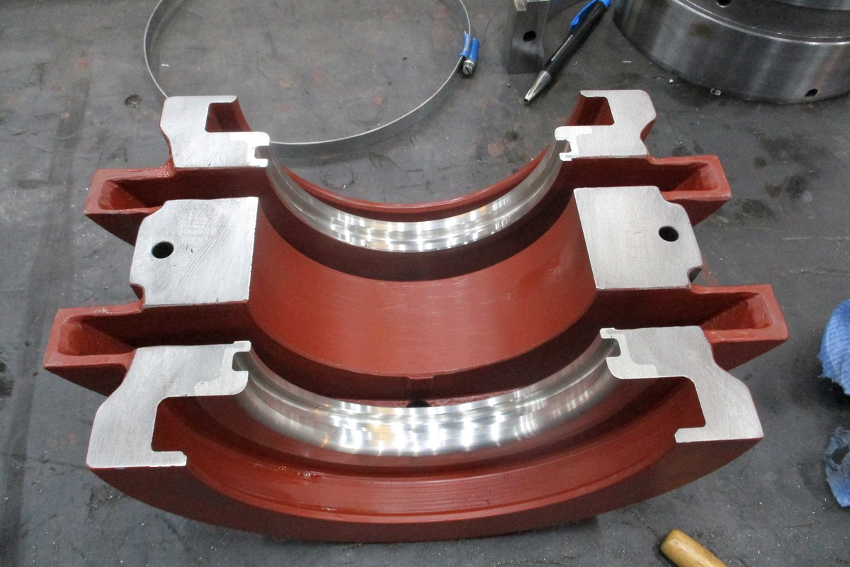 Large industrial bearing housing